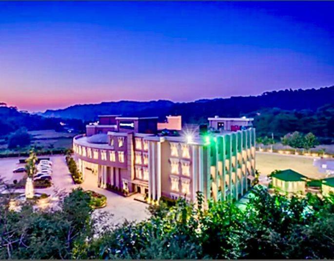 Golden Tulip Chandigarh, Panchkula Exteriör bild