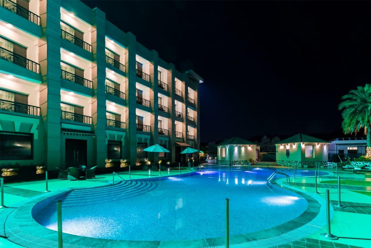 Golden Tulip Chandigarh, Panchkula Exteriör bild
